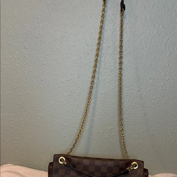 Louis Vuitton elegant purse 10 x 4 x 7 - Picture 6 of 16